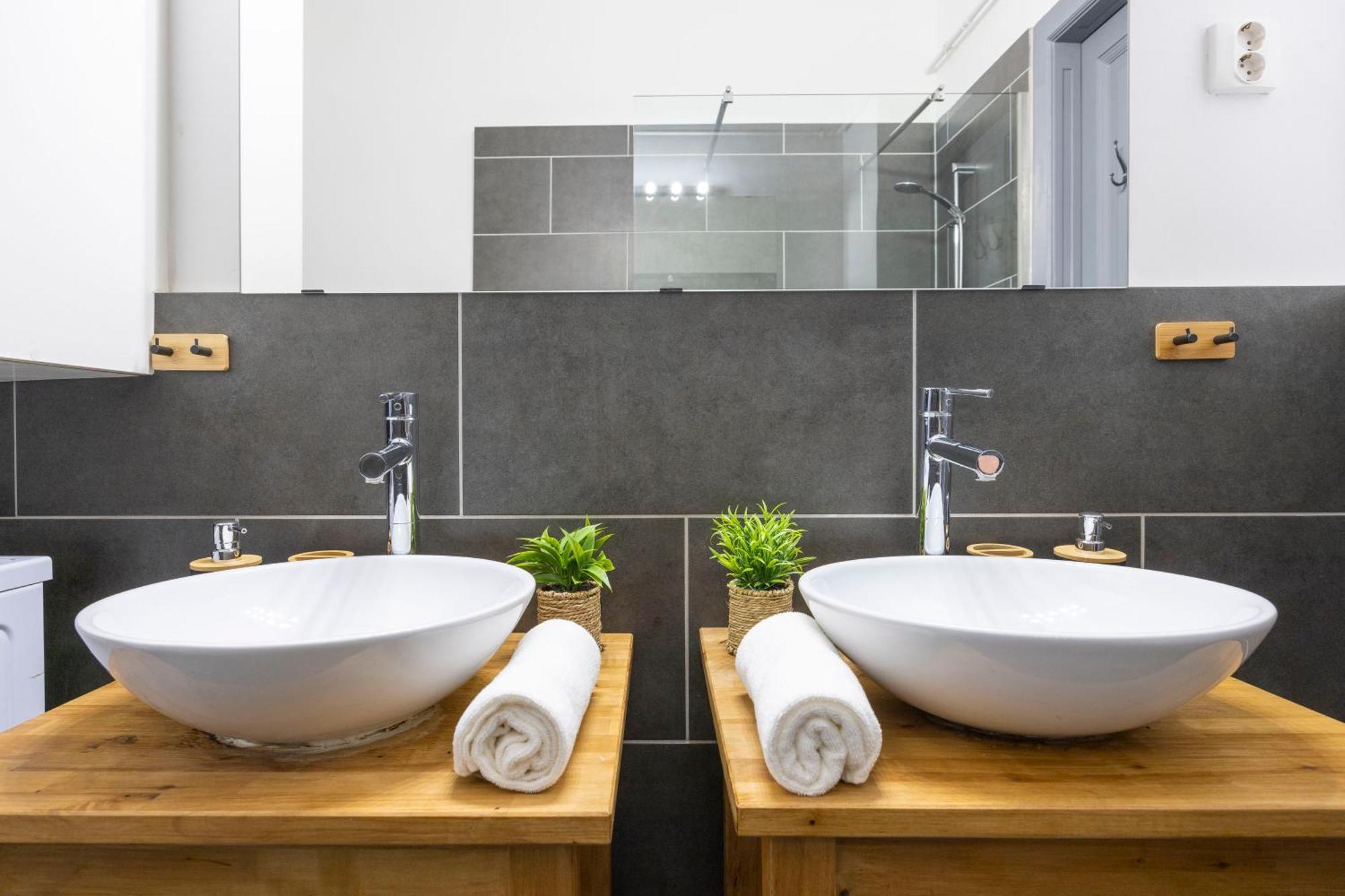 Charming & Cozy Stylish In The Heart Of Apartament