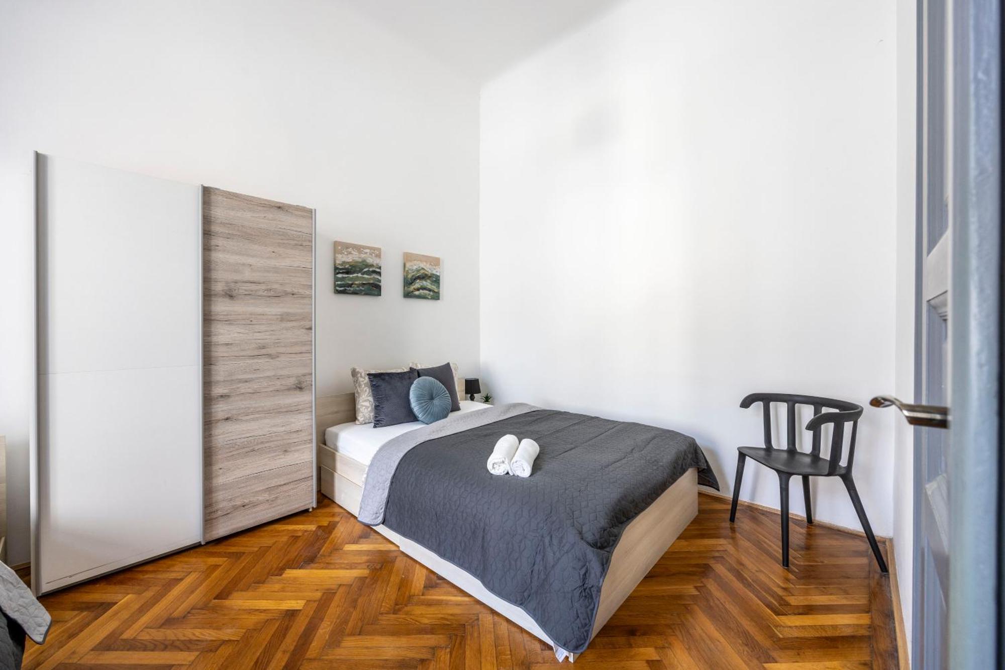 Charming & Cozy Stylish In The Heart Of Apartament