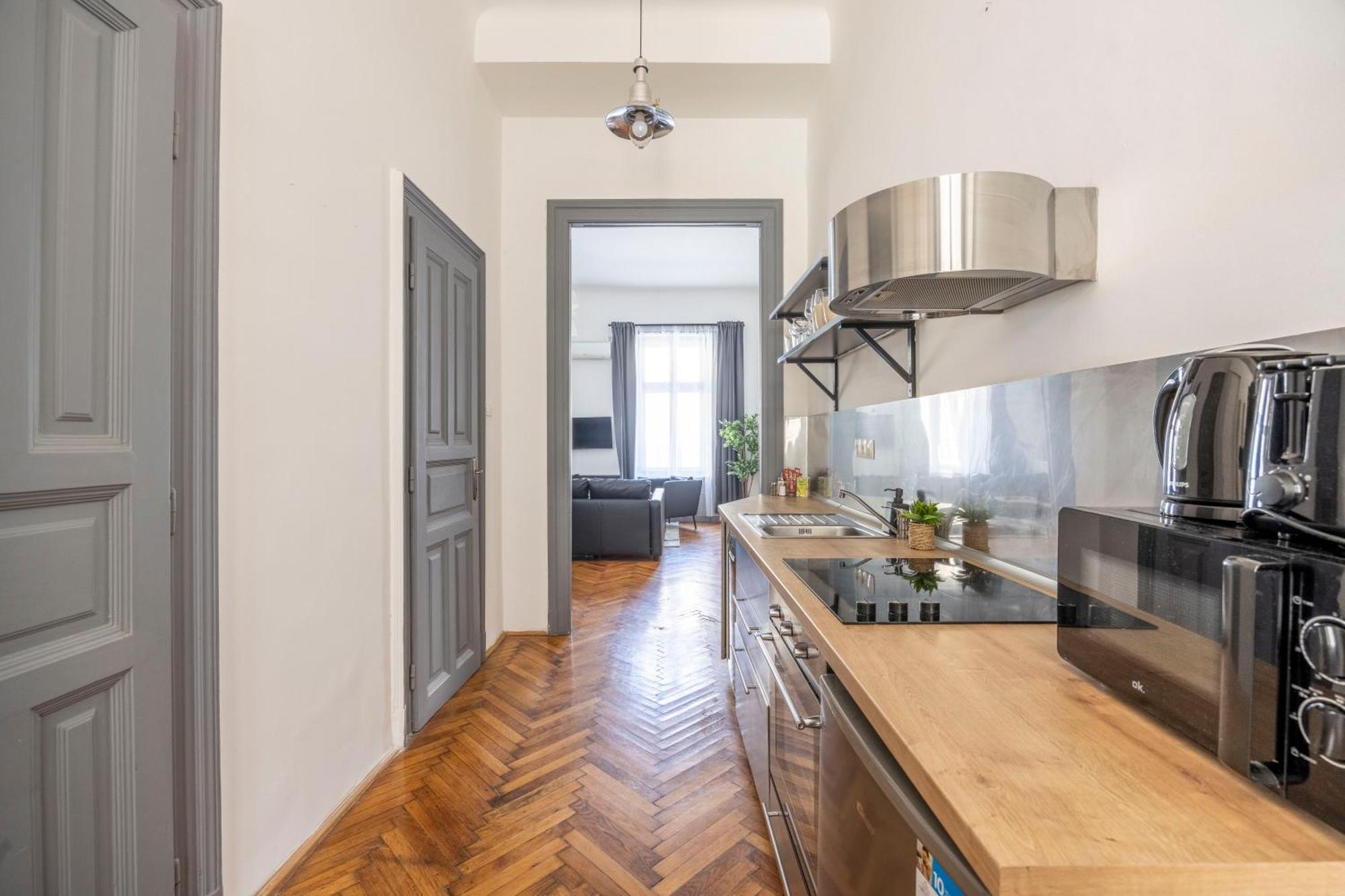 Charming & Cozy Stylish In The Heart Of Apartament